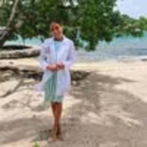 Meet your Posher, Elizabeth